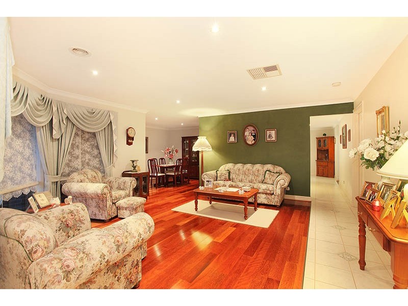 9 Wrigley Crescent, Roxburgh Park VIC 3064