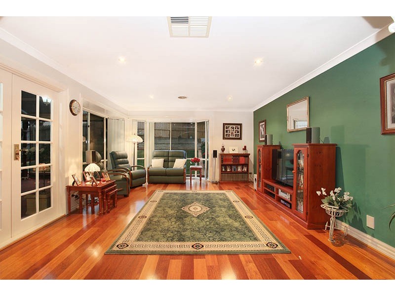 9 Wrigley Crescent, Roxburgh Park VIC 3064