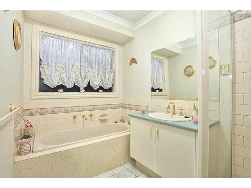 9 Wrigley Crescent, Roxburgh Park VIC 3064