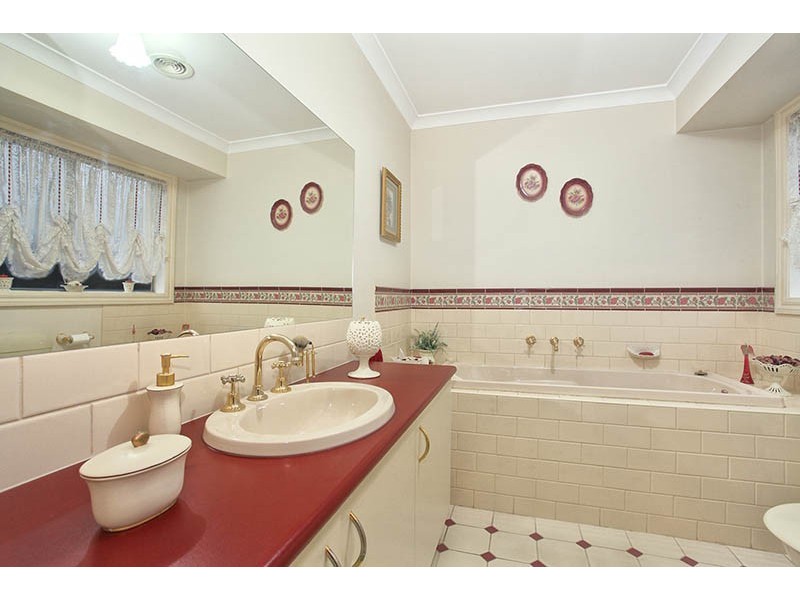 9 Wrigley Crescent, Roxburgh Park VIC 3064