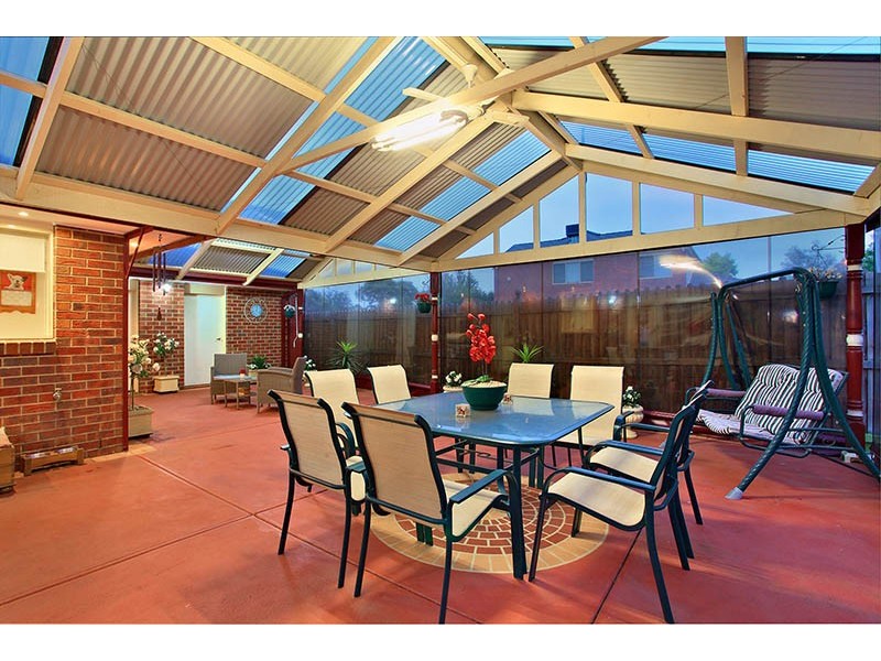 9 Wrigley Crescent, Roxburgh Park VIC 3064