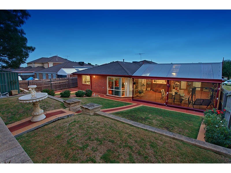 9 Wrigley Crescent, Roxburgh Park VIC 3064