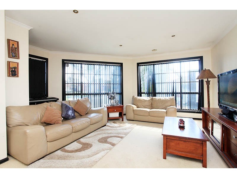 1 Barrett Court, Roxburgh Park VIC 3064