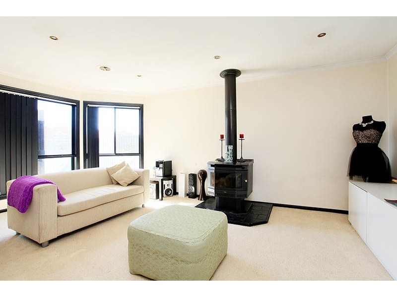 1 Barrett Court, Roxburgh Park VIC 3064