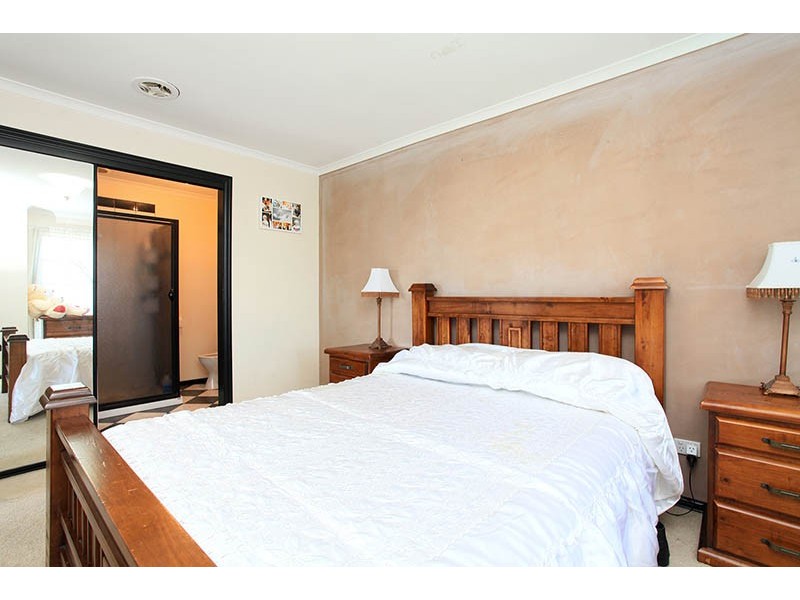 1 Barrett Court, Roxburgh Park VIC 3064