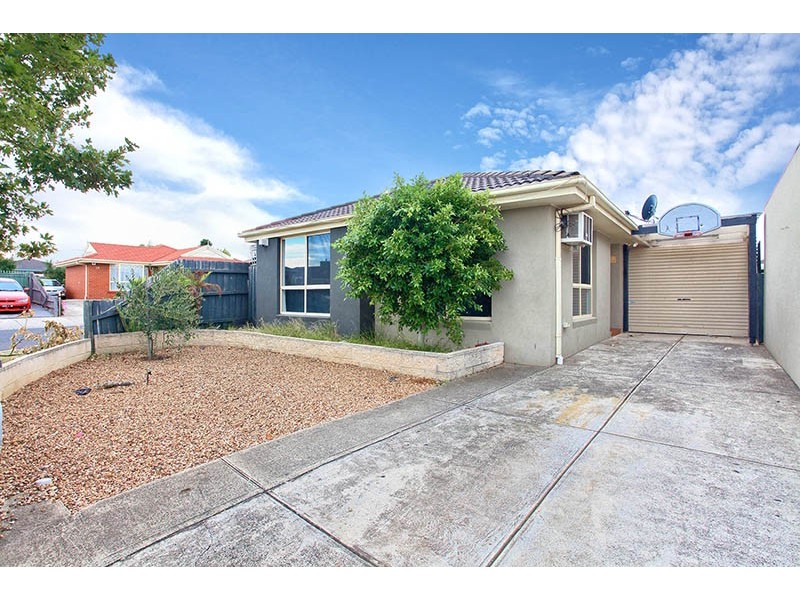 24 Honeysuckle Court, Meadow Heights VIC 3048