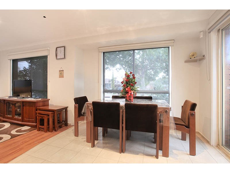 24 Honeysuckle Court, Meadow Heights VIC 3048