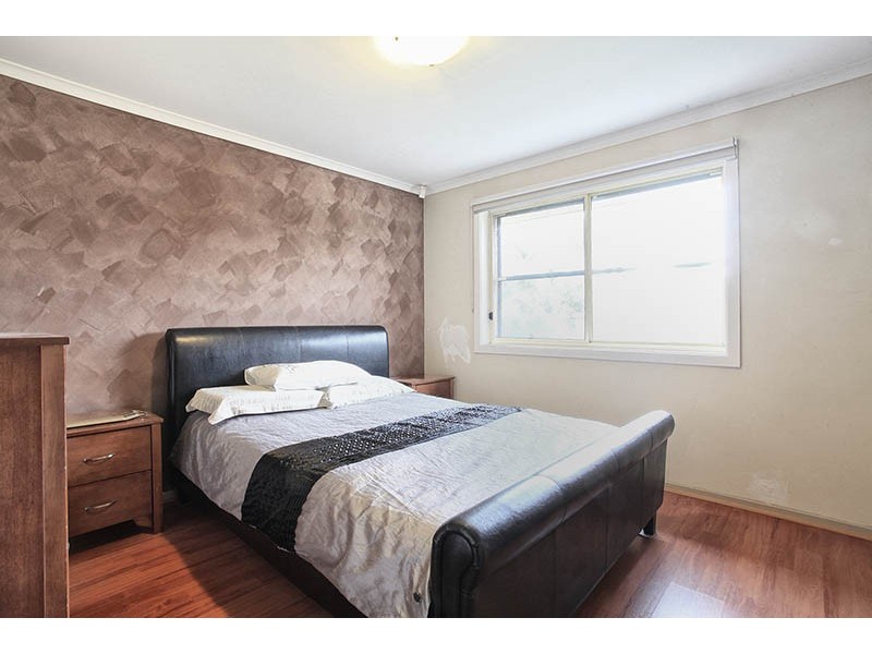 24 Honeysuckle Court, Meadow Heights VIC 3048