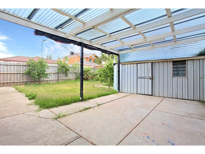 24 Honeysuckle Court, Meadow Heights VIC 3048