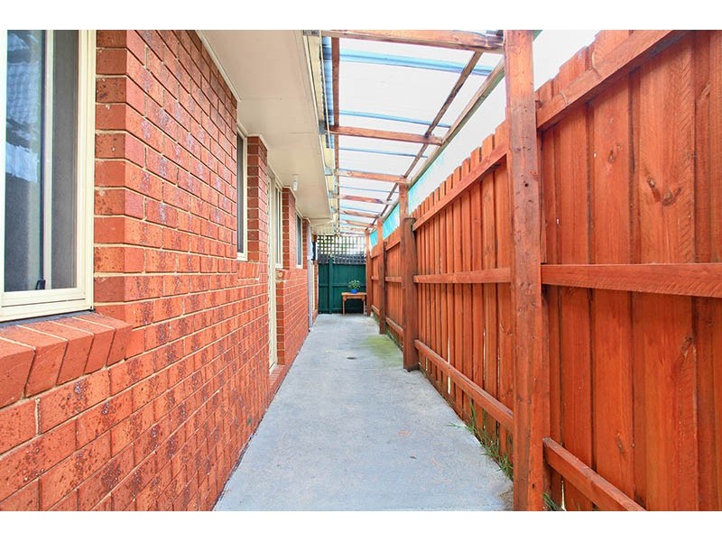 24 Honeysuckle Court, Meadow Heights VIC 3048