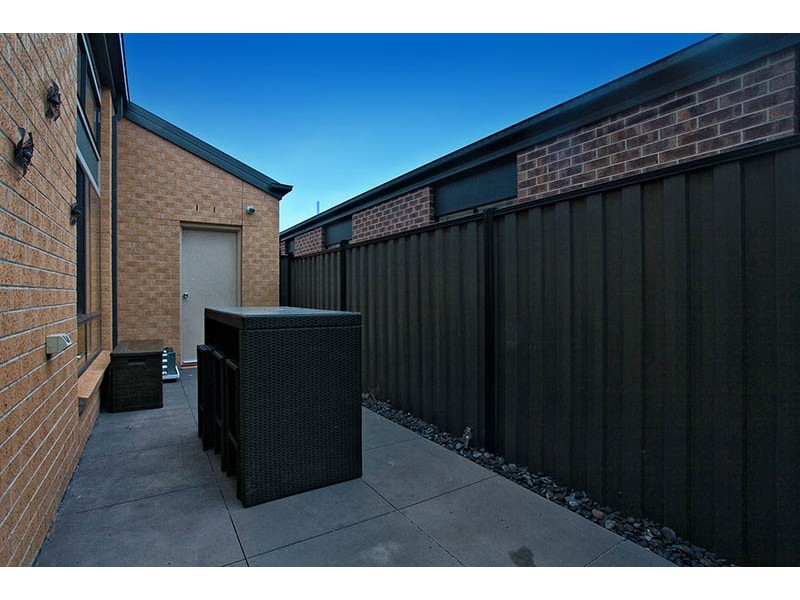 93 Bridgehaven Drive, Craigieburn VIC 3064