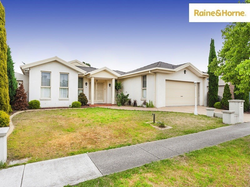 9 Murchison Drive, Roxburgh Park VIC 3064