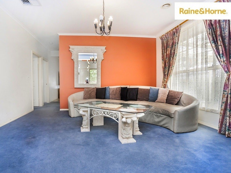 9 Murchison Drive, Roxburgh Park VIC 3064