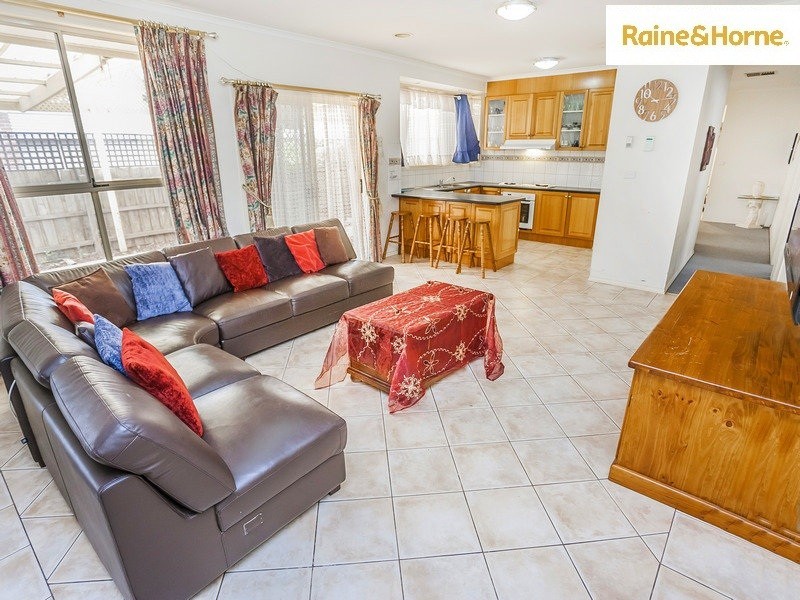 9 Murchison Drive, Roxburgh Park VIC 3064