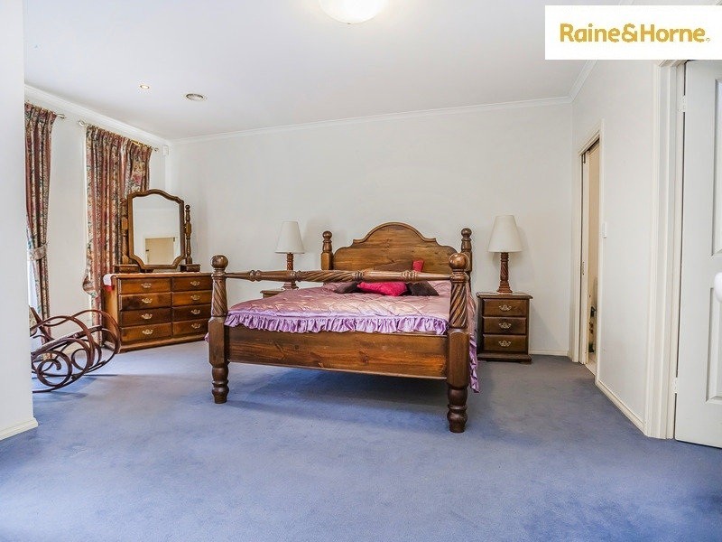 9 Murchison Drive, Roxburgh Park VIC 3064