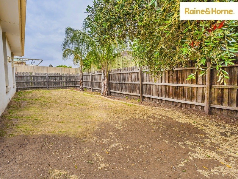9 Murchison Drive, Roxburgh Park VIC 3064