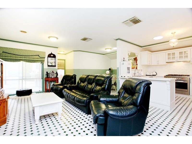 9 Parker Court, Roxburgh Park VIC 3064