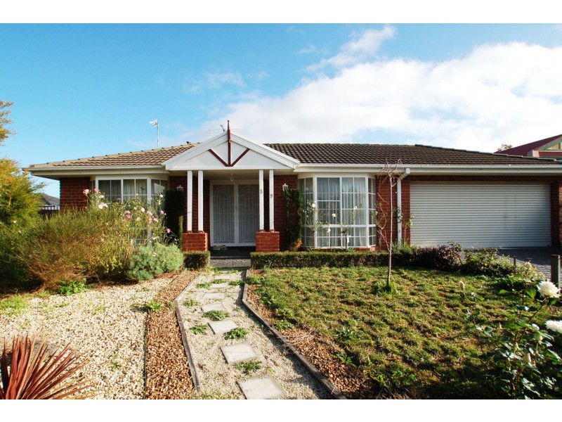 39 St Clair Blvd, Roxburgh Park VIC 3064