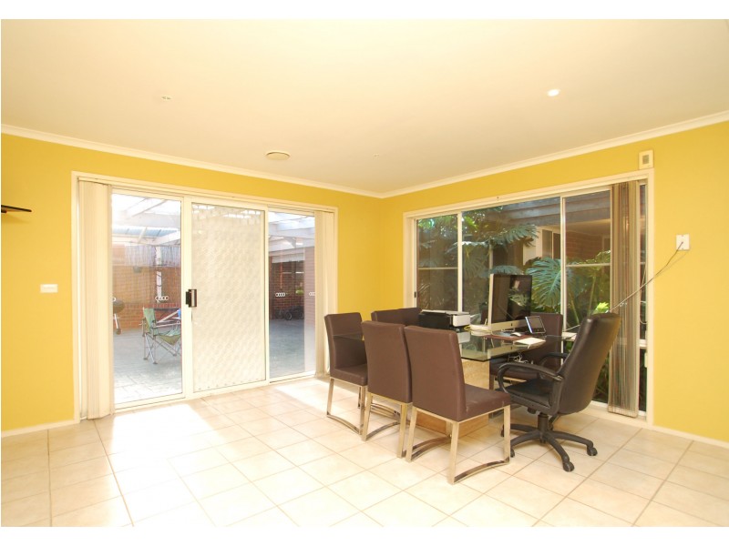 39 St Clair Blvd, Roxburgh Park VIC 3064