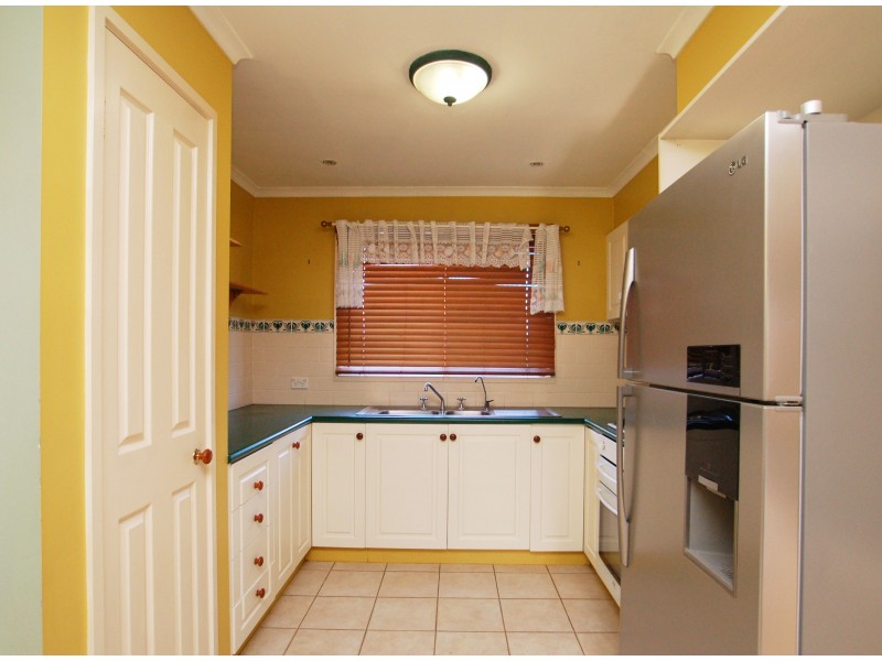 39 St Clair Blvd, Roxburgh Park VIC 3064
