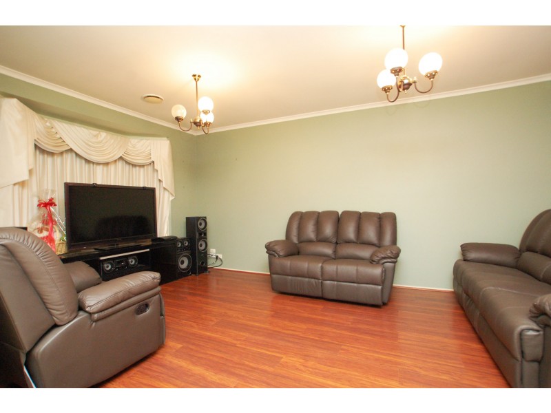 39 St Clair Blvd, Roxburgh Park VIC 3064
