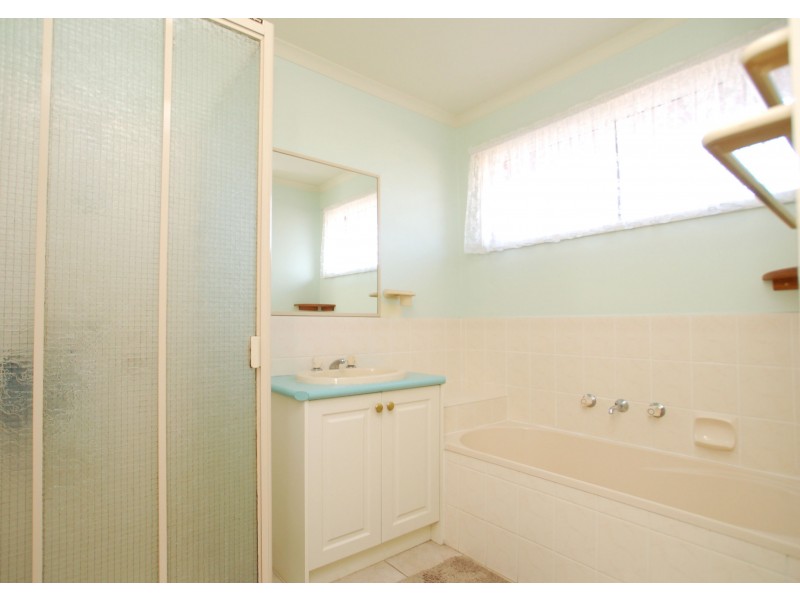 39 St Clair Blvd, Roxburgh Park VIC 3064