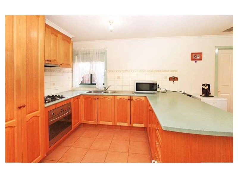 16 MACKELLAR DRIVE, Roxburgh Park VIC 3064