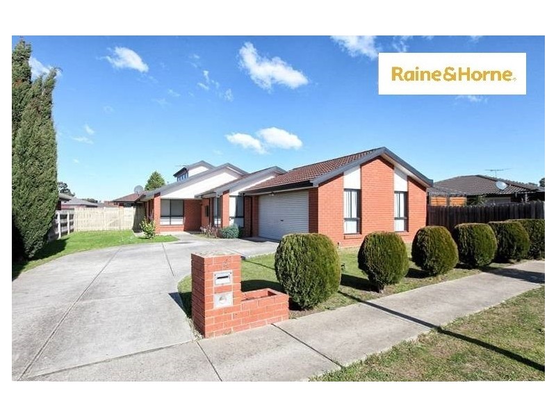 4 McConnell Cres, Roxburgh Park VIC 3064