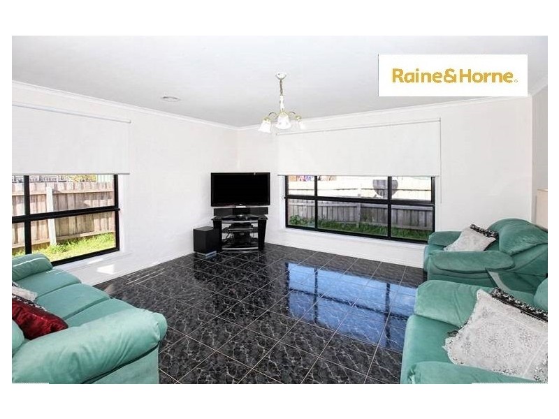 4 McConnell Cres, Roxburgh Park VIC 3064