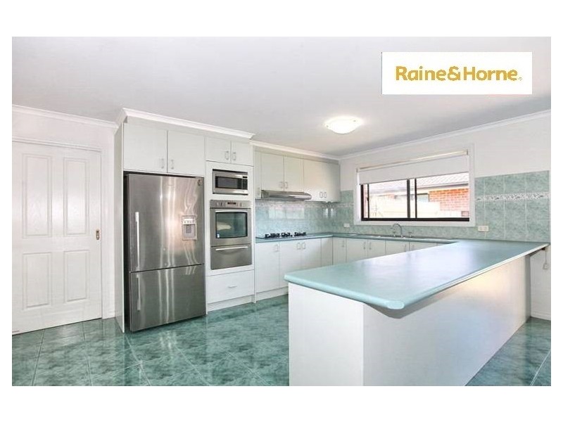 4 McConnell Cres, Roxburgh Park VIC 3064