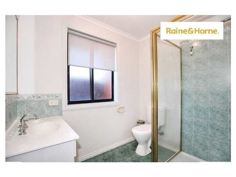 4 McConnell Cres, Roxburgh Park VIC 3064