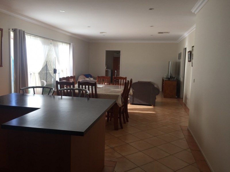 12 Chesterville Crt, Roxburgh Park VIC 3064