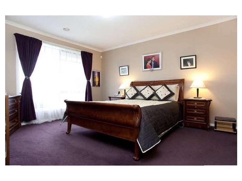 32 Thames Way, Roxburgh Park VIC 3064
