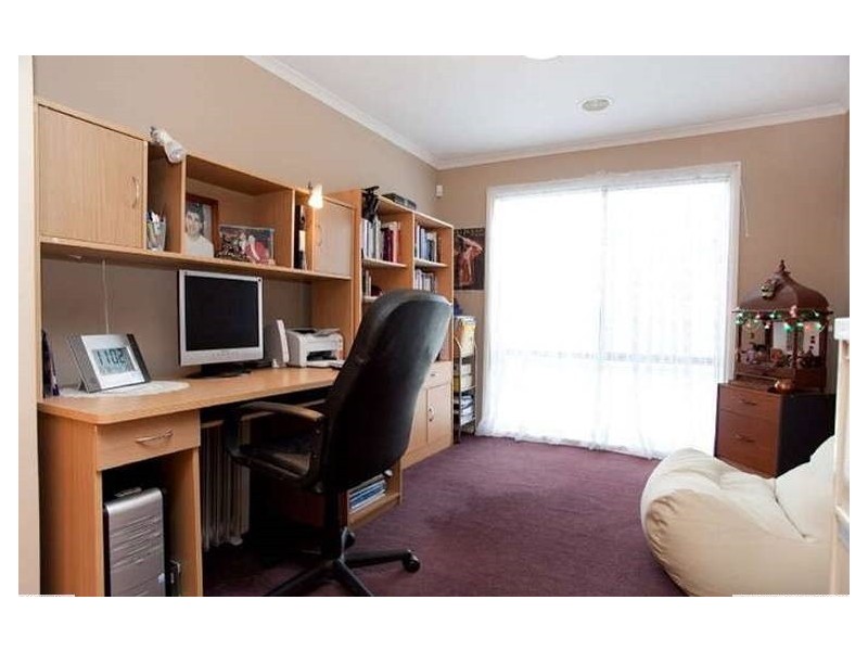 32 Thames Way, Roxburgh Park VIC 3064