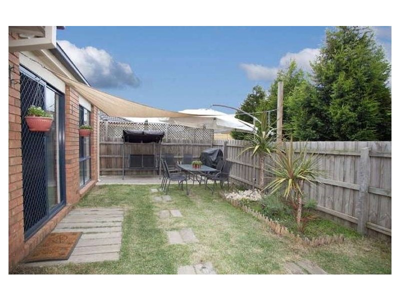 32 Thames Way, Roxburgh Park VIC 3064