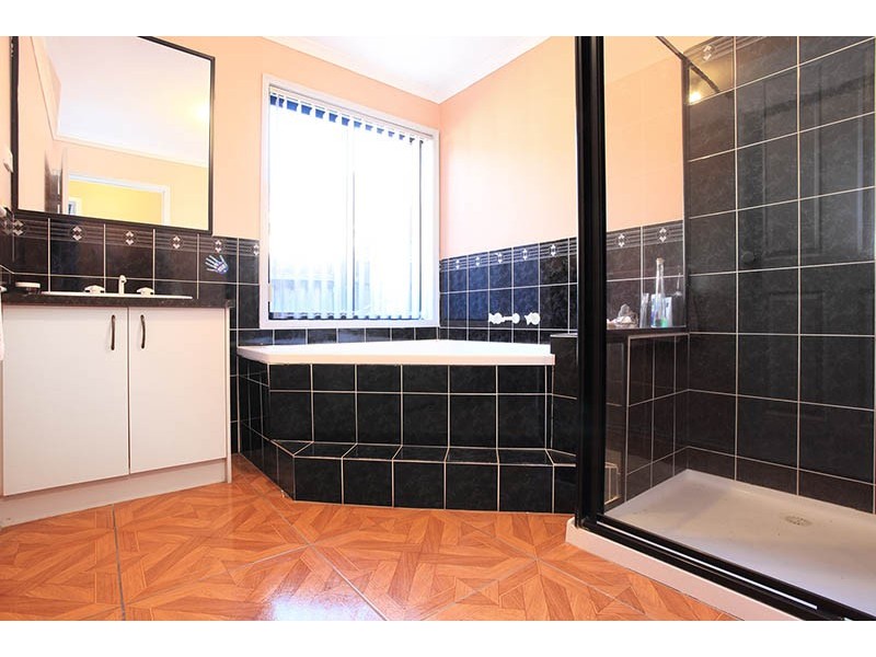 20 Southern Cross Drive, Roxburgh Park VIC 3064