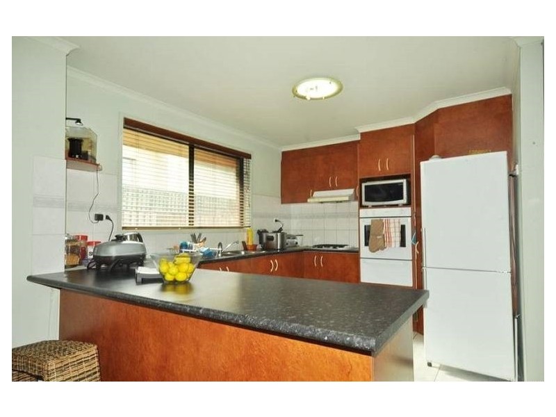 15 Thompson Crescent, Roxburgh Park VIC 3064