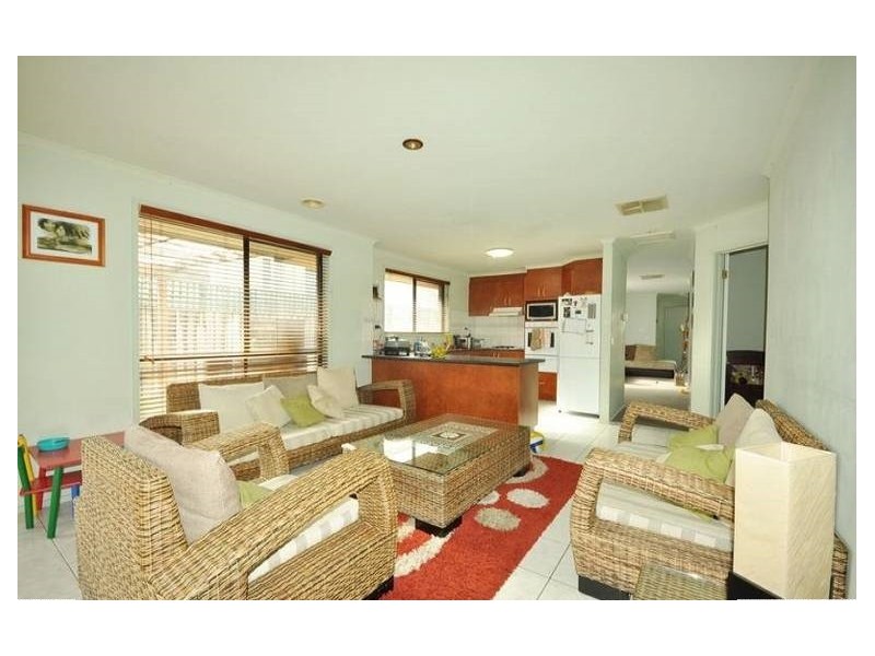 15 Thompson Crescent, Roxburgh Park VIC 3064