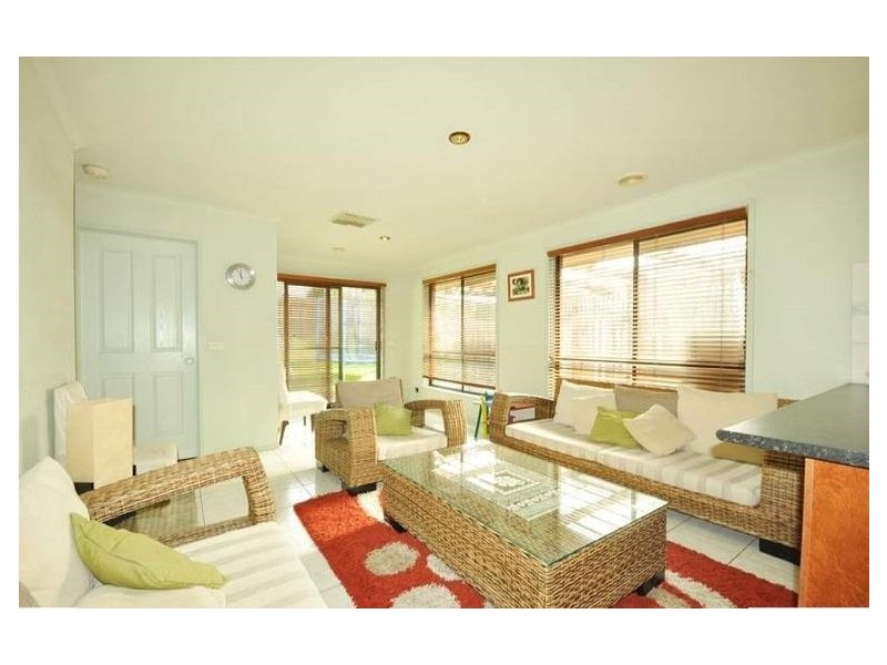 15 Thompson Crescent, Roxburgh Park VIC 3064