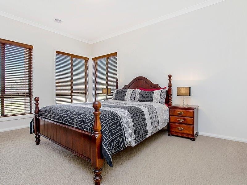 1 Moor Park Drive, Craigieburn VIC 3064
