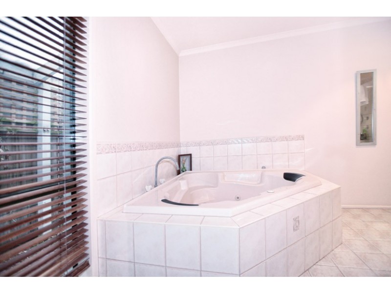 11 Conroy Place, Roxburgh Park VIC 3064
