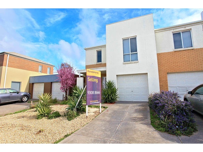 8 Portland Place, Roxburgh Park VIC 3064