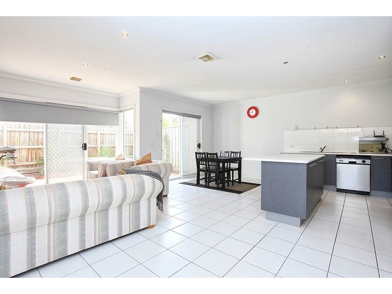 8 Portland Place, Roxburgh Park VIC 3064