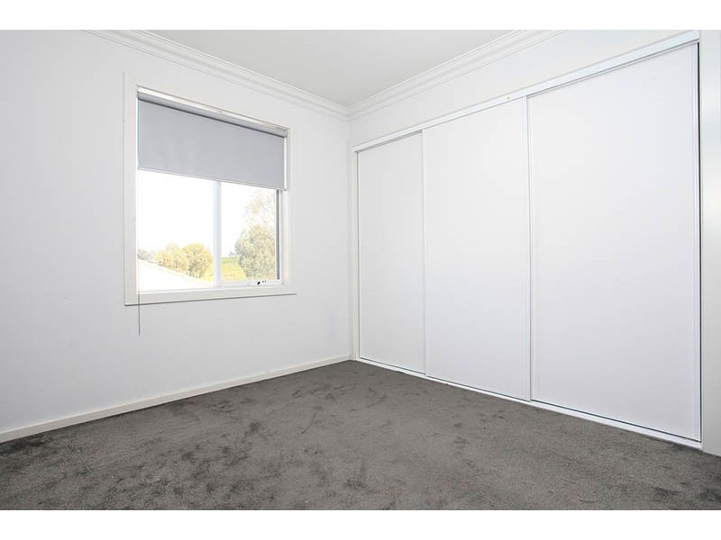 8 Portland Place, Roxburgh Park VIC 3064