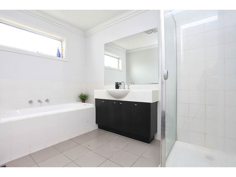 8 Portland Place, Roxburgh Park VIC 3064