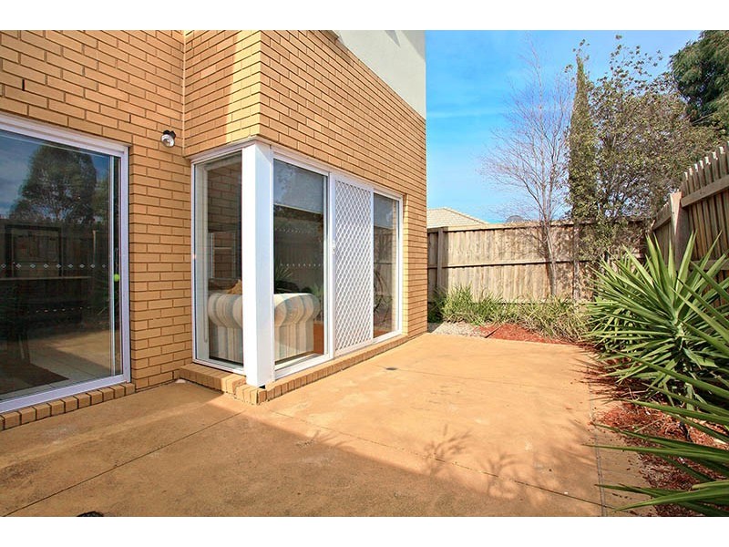 8 Portland Place, Roxburgh Park VIC 3064