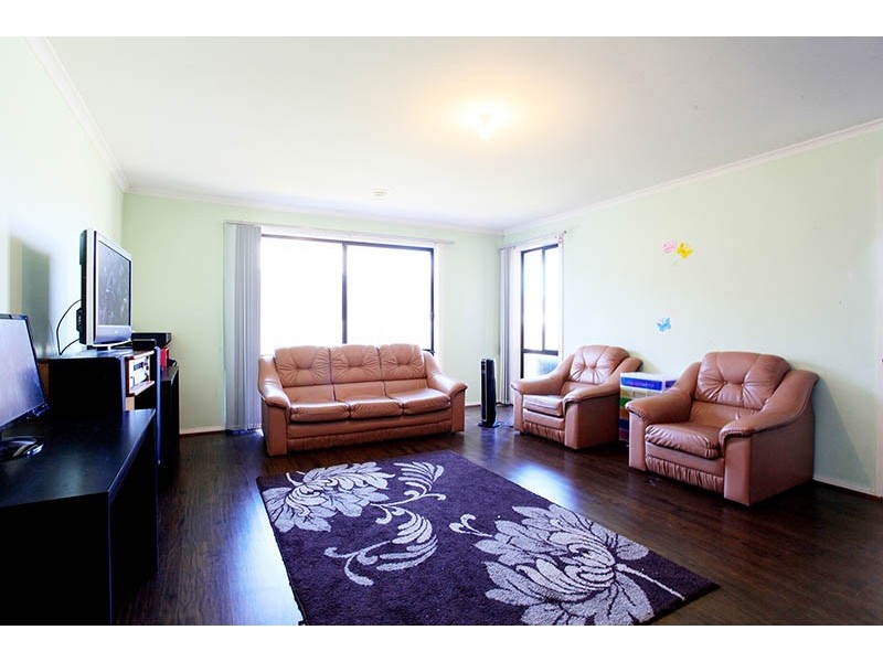 43 Sandover Drive, Roxburgh Park VIC 3064