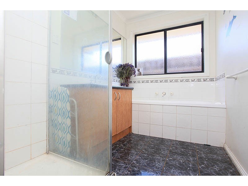 43 Sandover Drive, Roxburgh Park VIC 3064