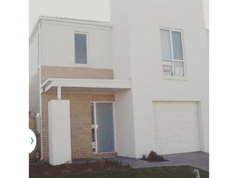 8 Portland Place, Roxburgh Park VIC 3064