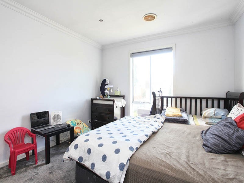 8 Portland Place, Roxburgh Park VIC 3064